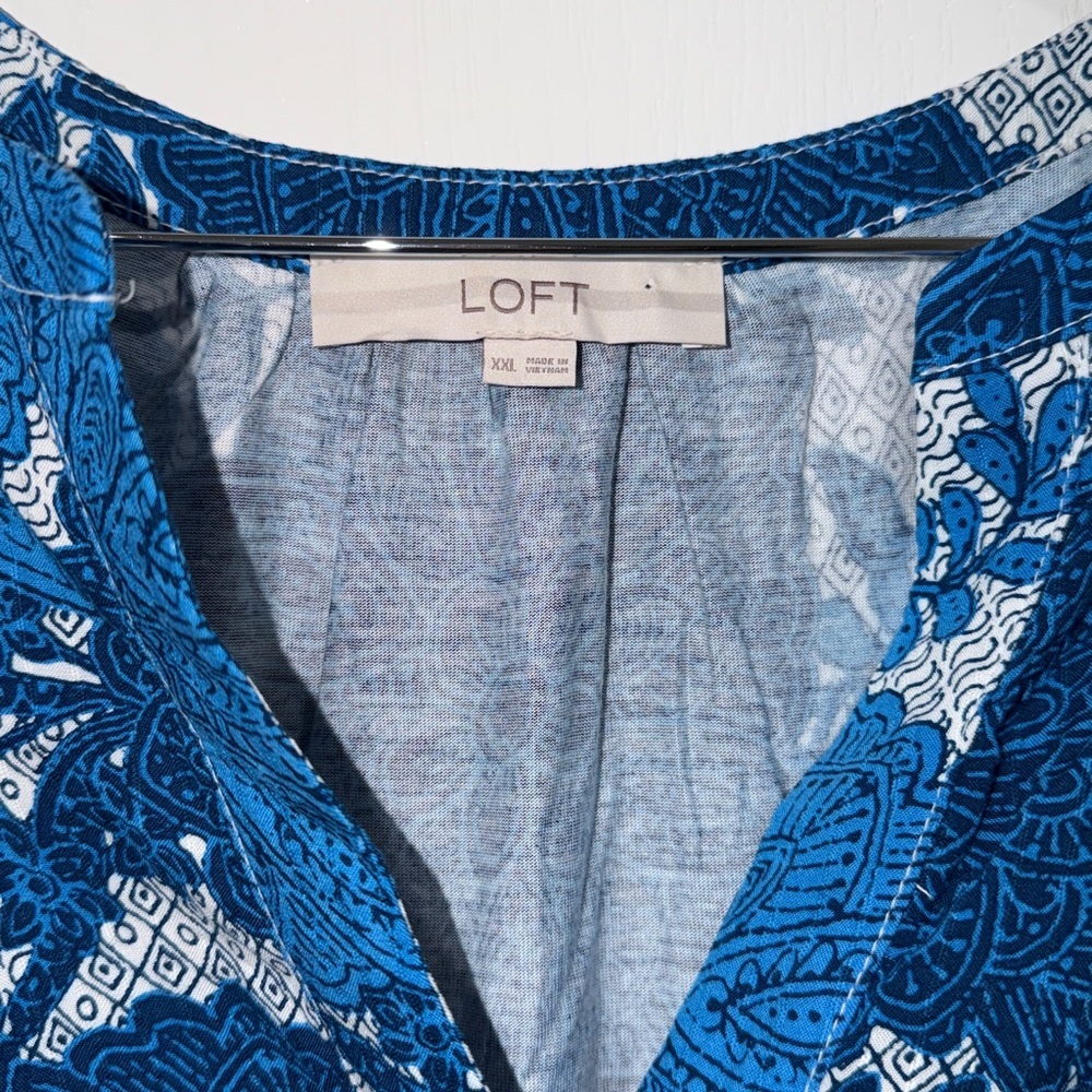 Loft floral blue vneck sleeveless tank top woman’s size
XXLARGE - Picture 3 of 5